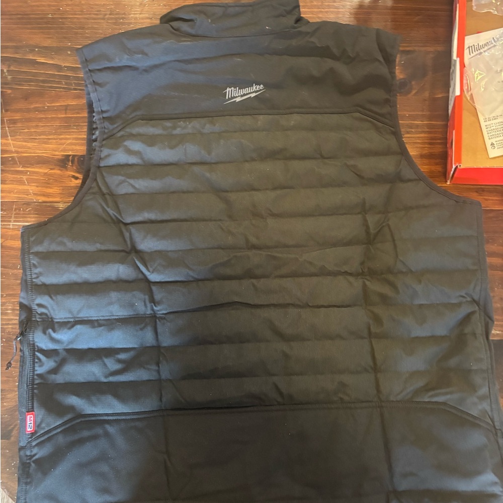 Milwaukee M12 Axis Heated vest - Picture 5 of 5